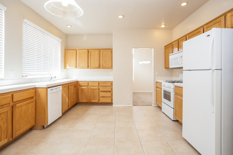 2,560/Mo, 2413 Bloomington Dr Las Vegas, NV 89134 Kitchen View 2