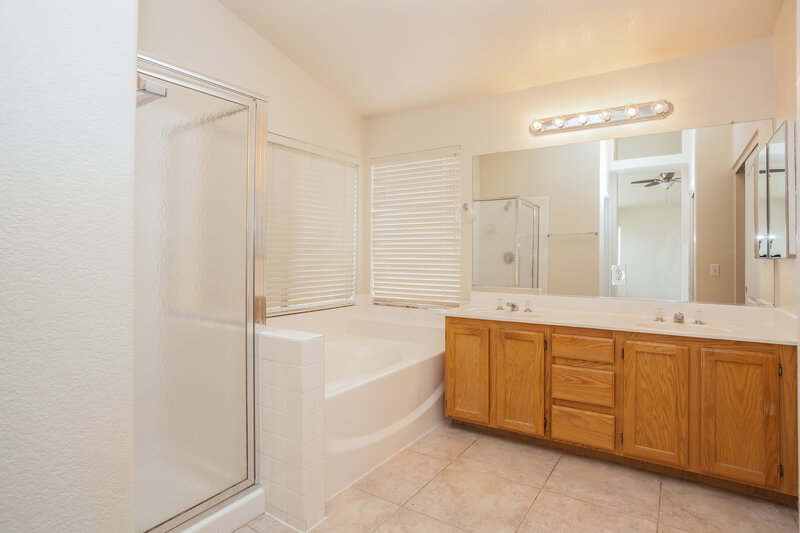 2,560/Mo, 2413 Bloomington Dr Las Vegas, NV 89134 Master Bathroom View
