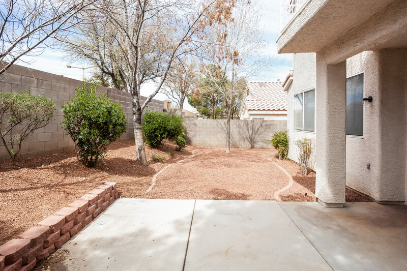 2,560/Mo, 2413 Bloomington Dr Las Vegas, NV 89134 Rear View