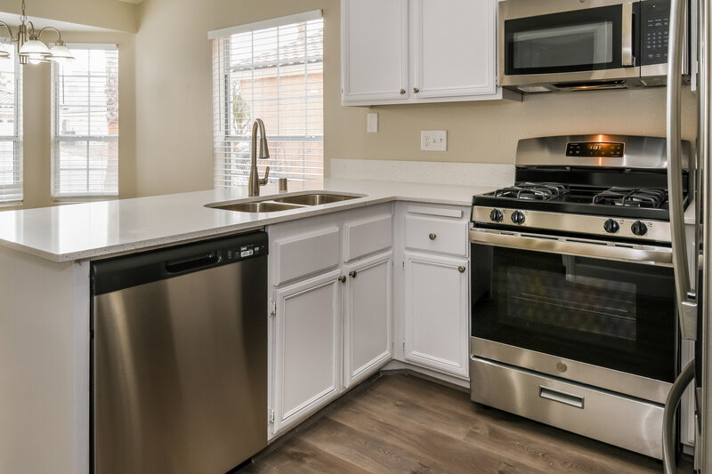 1,950/Mo, 1862 Oak Bluffs Ave North Las Vegas, NV 89032 Kitchen View