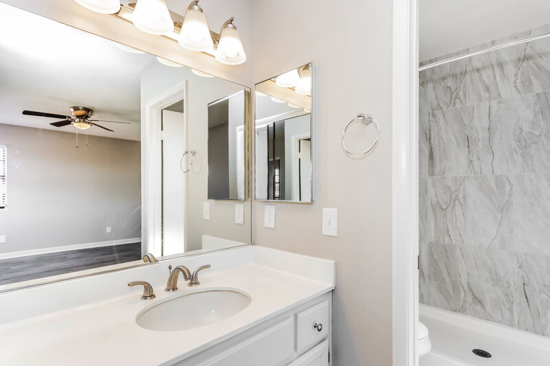 2,295/Mo, 2551 Wolverton Ave Henderson, NV 89074 Main Bathroom View