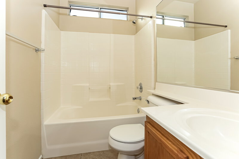 1,900/Mo, 6013 Deep Blue St North Las Vegas, NV 89031 Bathroom View