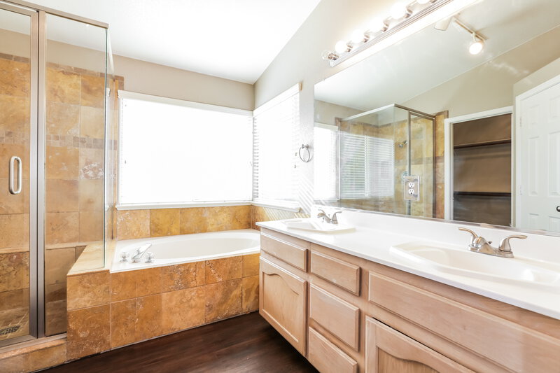 2,605/Mo, 2317 Homeland St Las Vegas, NV 89128 Main Bathroom View