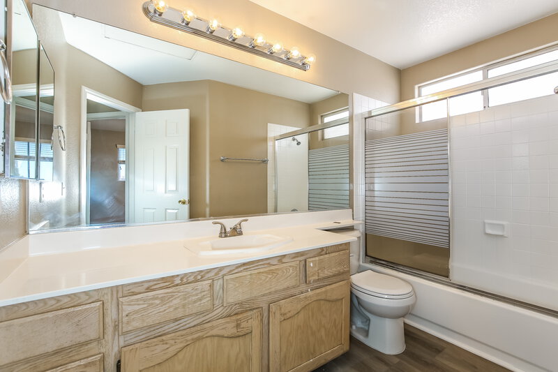 2,285/Mo, 2317 Homeland St Las Vegas, NV 89128 Main Bathroom View 2