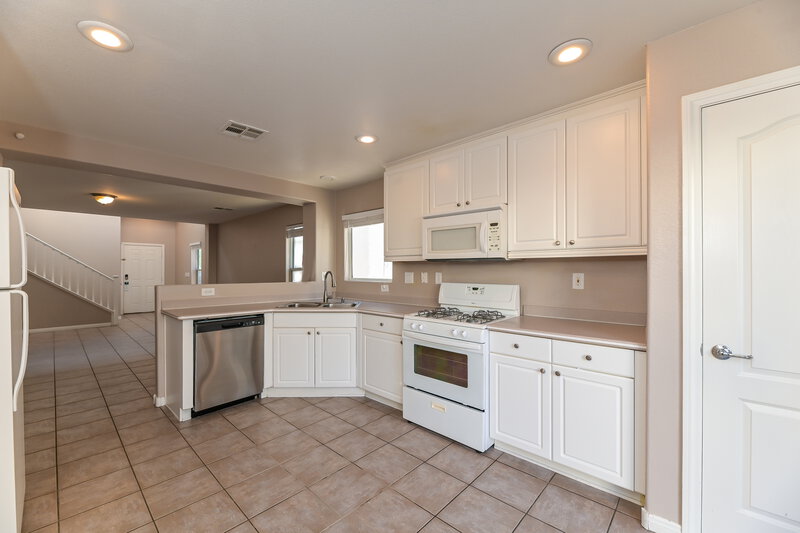 2,380/Mo, 11758 Bergamo Ct Las Vegas, NV 89183 Kitchen View
