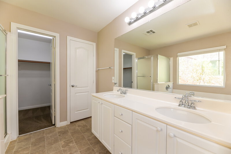 2,380/Mo, 11758 Bergamo Ct Las Vegas, NV 89183 Main Bathroom View