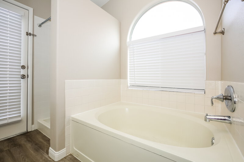 2,025/Mo, 1604 Watercreek Dr North Las Vegas, NV 89032 Main Bathroom View