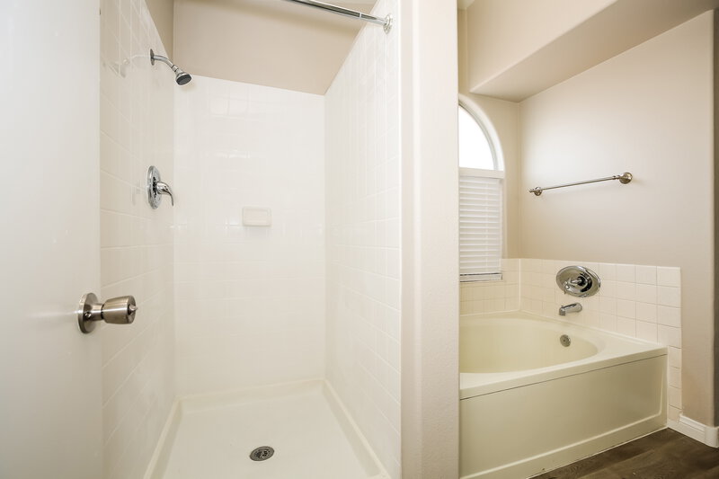 2,025/Mo, 1604 Watercreek Dr North Las Vegas, NV 89032 Main Bathroom View 2