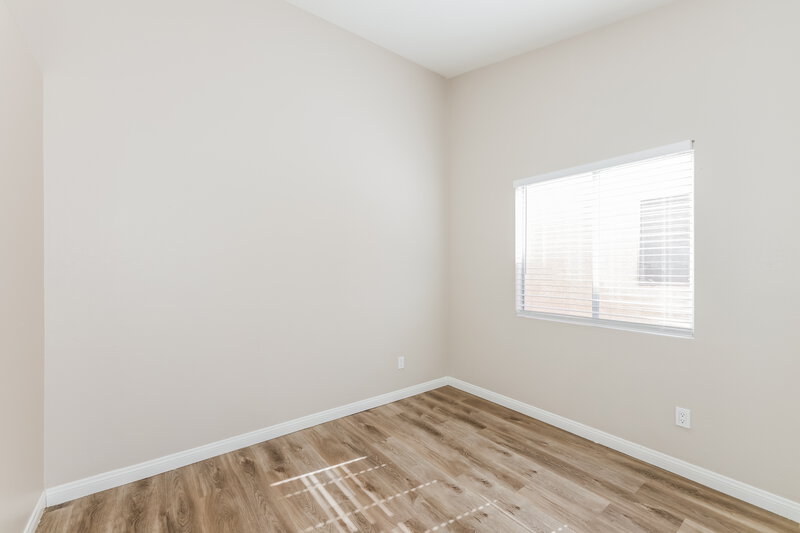 2,060/Mo, 1604 Watercreek Dr North Las Vegas, NV 89032 Bedroom View 2