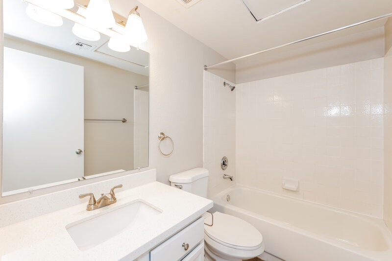 2,060/Mo, 1604 Watercreek Dr North Las Vegas, NV 89032 Bathroom View
