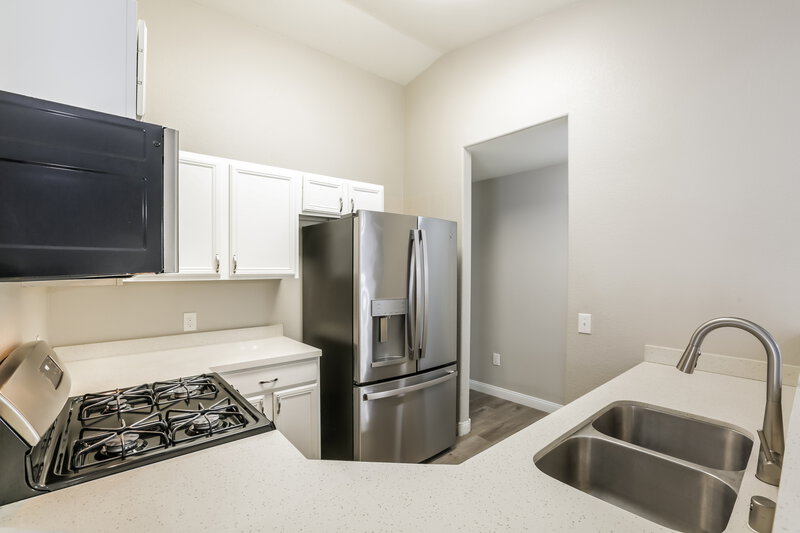 1,930/Mo, 5269 Mineral Lake Dr Las Vegas, NV 89122 Kitchen View