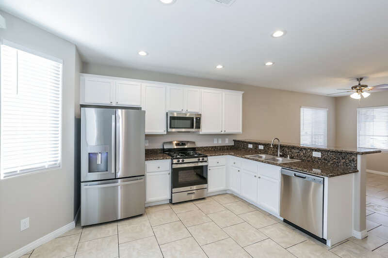 1,890/Mo, 3525 Tesoro Del Valle Ct North Las Vegas, NV 89081 Kitchen View 3