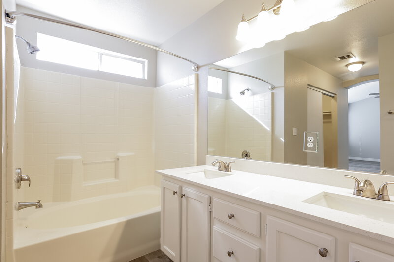 2,285/Mo, 7505 Moon Shower Cir Las Vegas, NV 89128 Main Bathroom View