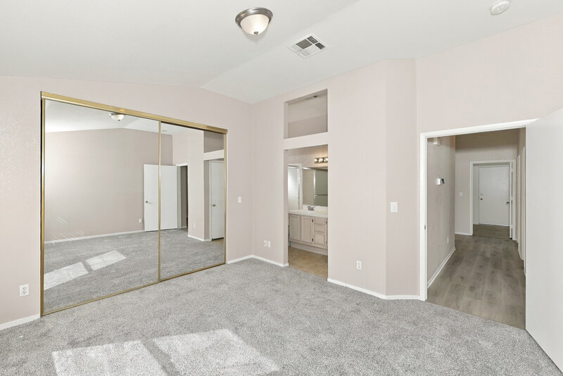 2,580/Mo, 265 Prairie Rose St Henderson, NV 89015 Primary Bedroom View 2