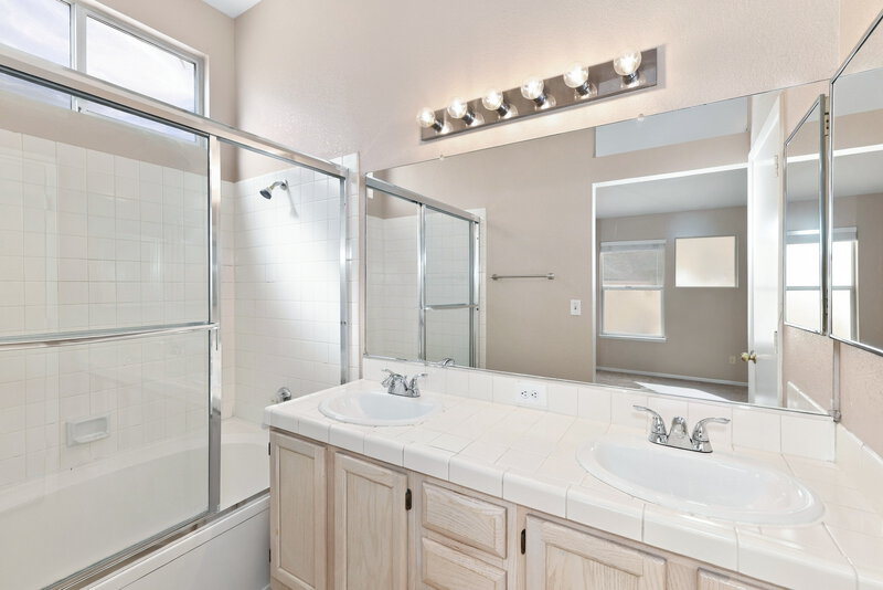 2,580/Mo, 265 Prairie Rose St Henderson, NV 89015 Primary Bathroom View