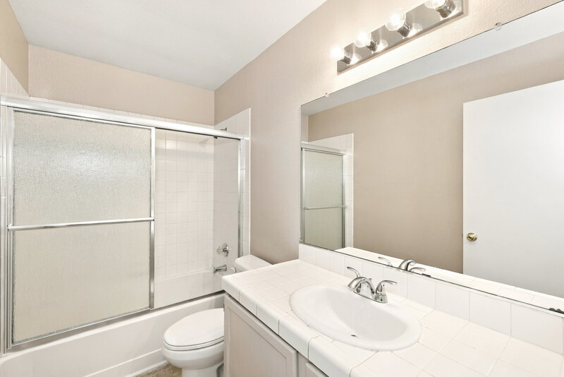 2,580/Mo, 265 Prairie Rose St Henderson, NV 89015 Bathroom View