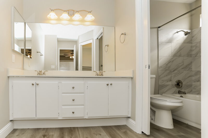 2,065/Mo, 6533 Faith Peak Dr Las Vegas, NV 89108 Main Bathroom View