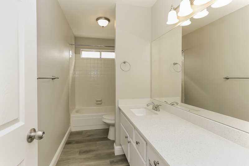 2,065/Mo, 6533 Faith Peak Dr Las Vegas, NV 89108 Bathroom View