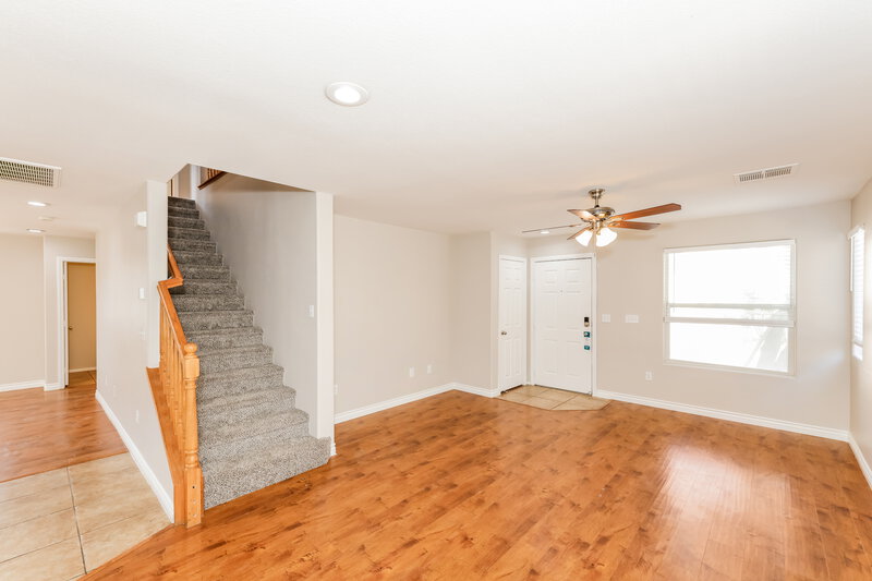 2,185/Mo, 5714 Old Colony Dr Las Vegas, NV 89139 Living Room View 2