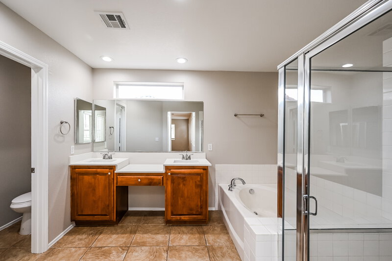 3,130/Mo, 5714 Old Colony Dr Las Vegas, NV 89139 Main Bathroom View