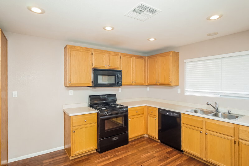 2,115/Mo, 6192 Windmill Island Ave Las Vegas, NV 89139 Kitchen View 2