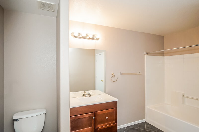 2,115/Mo, 6192 Windmill Island Ave Las Vegas, NV 89139 Main Bathroom View