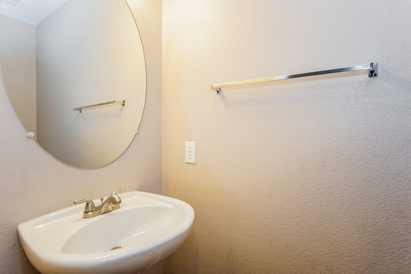 2,115/Mo, 6192 Windmill Island Ave Las Vegas, NV 89139 Bathroom View 2