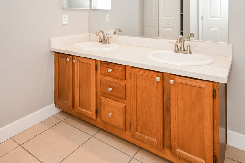 1,830/Mo, 5371 Harvest Breeze Rd Las Vegas, NV 89118 Main Bathroom View