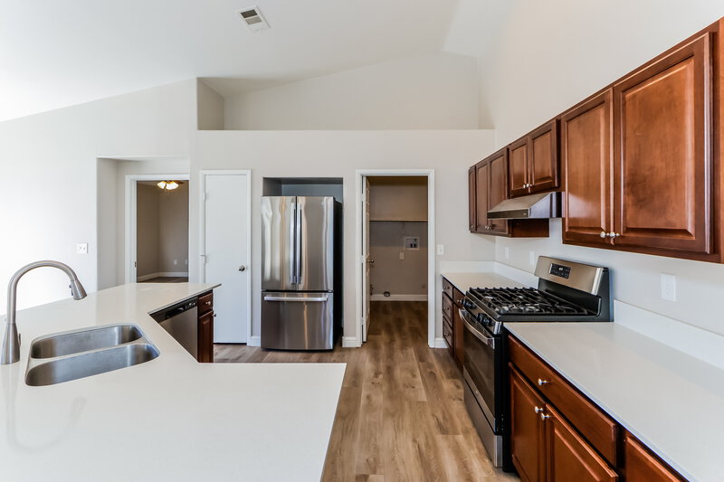 1,990/Mo, 4037 W Delhi Ave North Las Vegas, NV 89032 Kitchen View