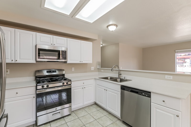 0/Mo, 2205 Farmouth Cir North Las Vegas, NV 89032 Kitchen View