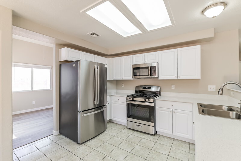 0/Mo, 2205 Farmouth Cir North Las Vegas, NV 89032 Kitchen View 2