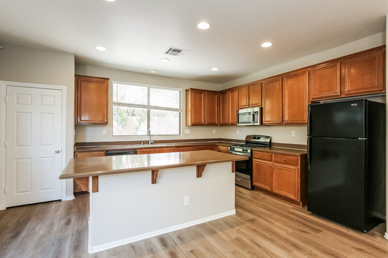 1,945/Mo, 4344 Desert Home Ave North Las Vegas, NV 89085 Kitchen View