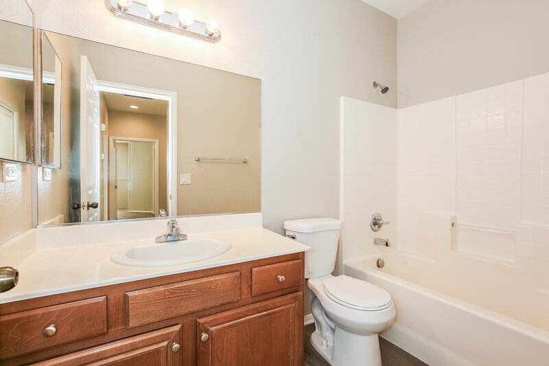 1,945/Mo, 4344 Desert Home Ave North Las Vegas, NV 89085 Bathroom View