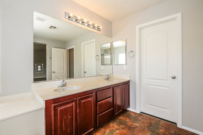 3,035/Mo, 4221 Cape Eagle Ave North Las Vegas, NV 89084 Main Bathroom View