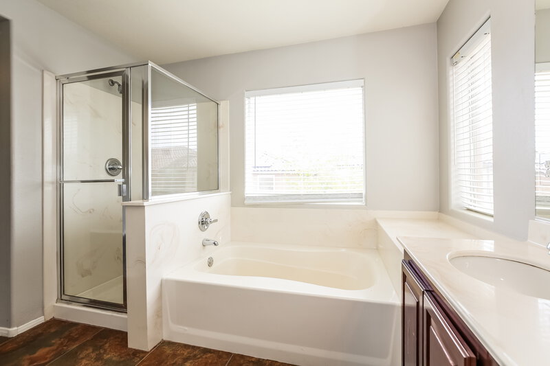 3,035/Mo, 4221 Cape Eagle Ave North Las Vegas, NV 89084 Main Bathroom View 2