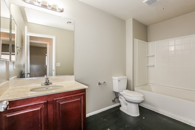 3,035/Mo, 4221 Cape Eagle Ave North Las Vegas, NV 89084 Bathroom View