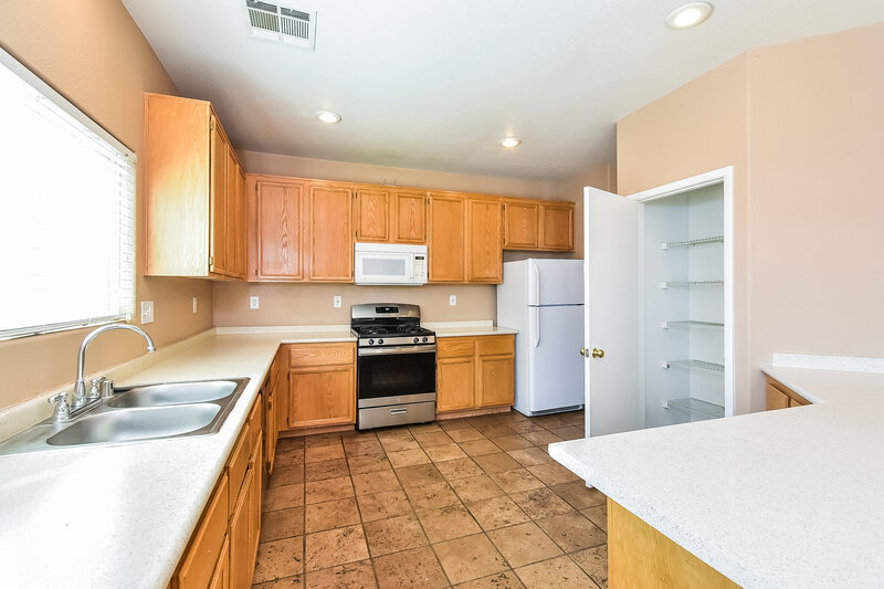 1,795/Mo, 6744 Druid Hills St Las Vegas, NV 89149 Kitchen View