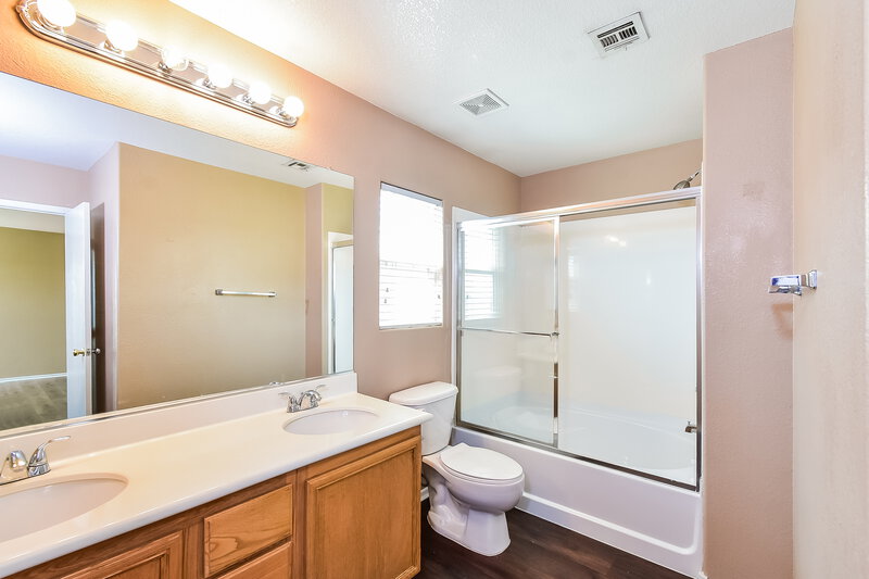 1,795/Mo, 6744 Druid Hills St Las Vegas, NV 89149 Main Bathroom View