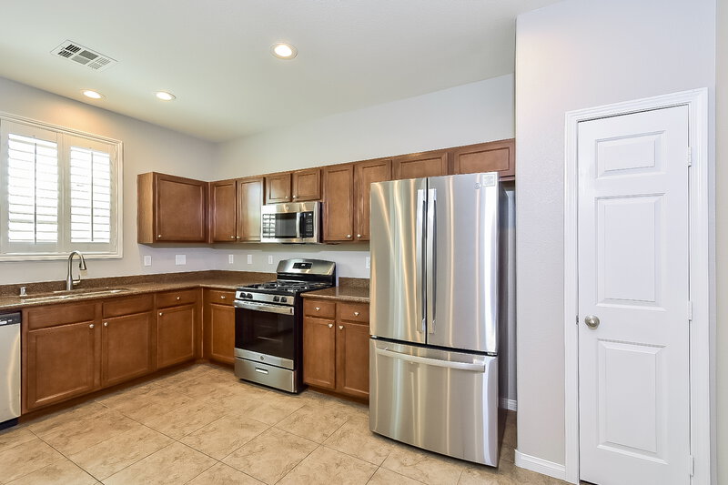 1,910/Mo, 10521 W Gilmore Ave Las Vegas, NV 89129 Kitchen View