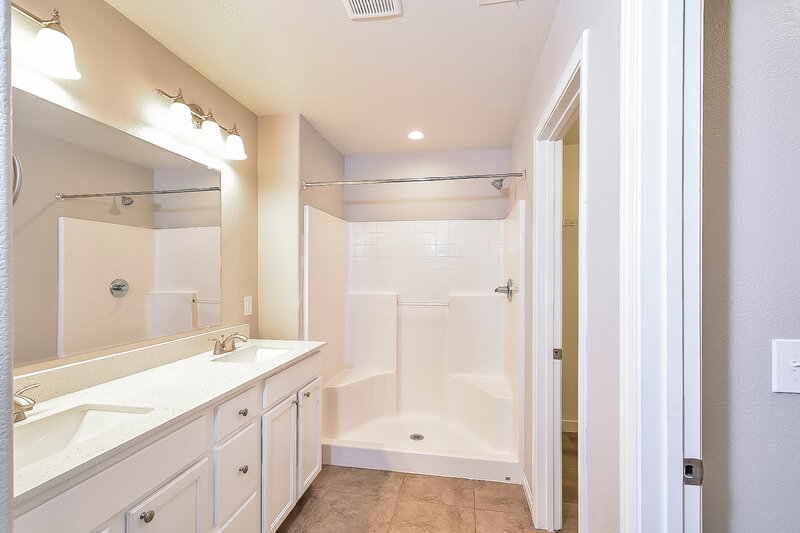 1,910/Mo, 10521 W Gilmore Ave Las Vegas, NV 89129 Main Bathroom View