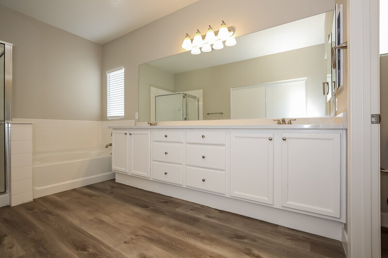 2,100/Mo, 6332 Tim English St North Las Vegas, NV 89031 Main Bathroom View 2