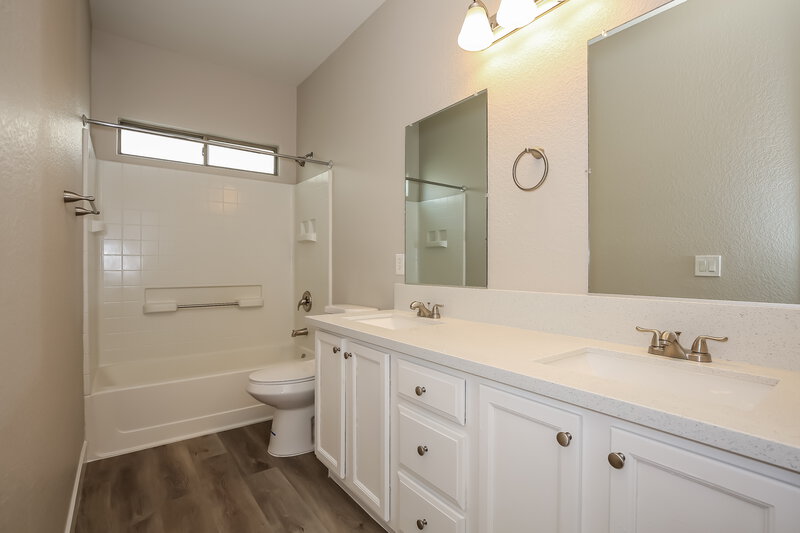 2,100/Mo, 6332 Tim English St North Las Vegas, NV 89031 Bathroom View