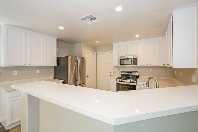 2,035/Mo, 213 Snow Dome Ave North Las Vegas, NV 89031 Kitchen View