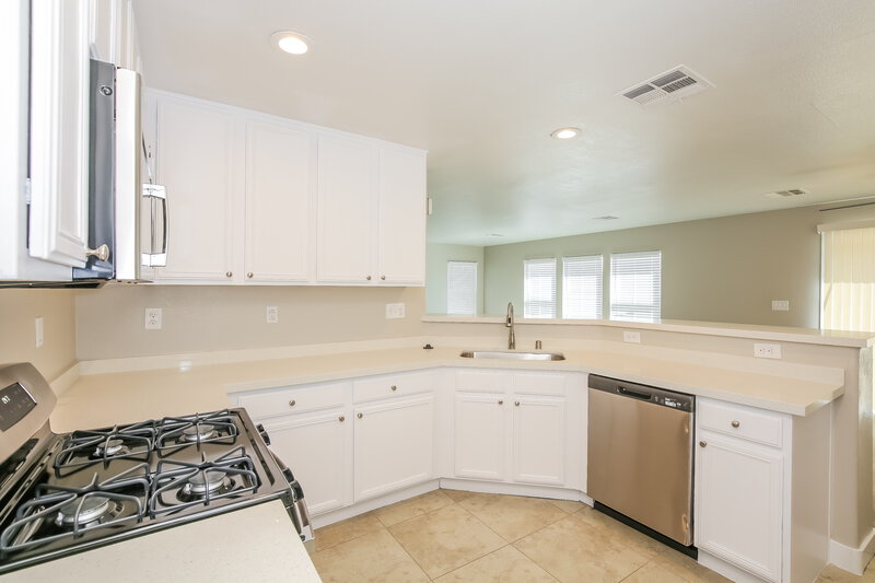 2,035/Mo, 213 Snow Dome Ave North Las Vegas, NV 89031 Kitchen View 2