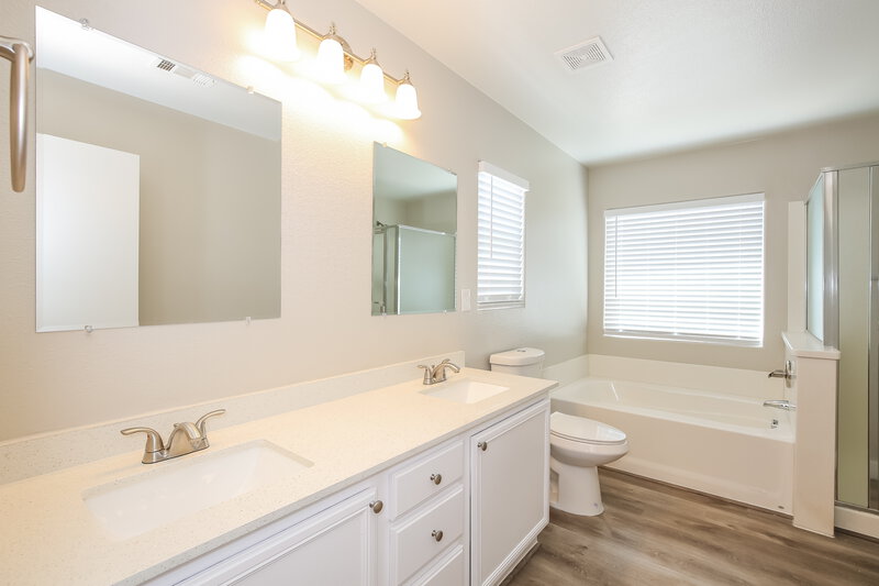 2,035/Mo, 213 Snow Dome Ave North Las Vegas, NV 89031 Main Bathroom View