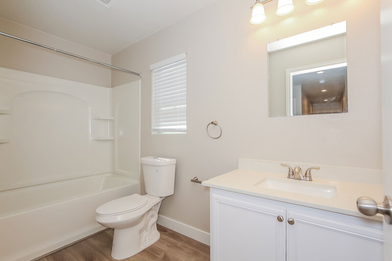 2,035/Mo, 213 Snow Dome Ave North Las Vegas, NV 89031 Bathroom View