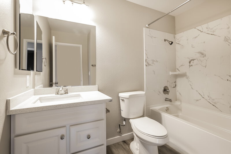2,060/Mo, 5600 Shuttle Ct Las Vegas, NV 89103 Bathroom View