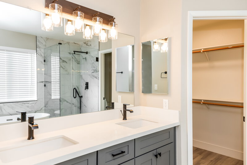2,265/Mo, 405 Rocky Rd Henderson, NV 89015 Main Bathroom View