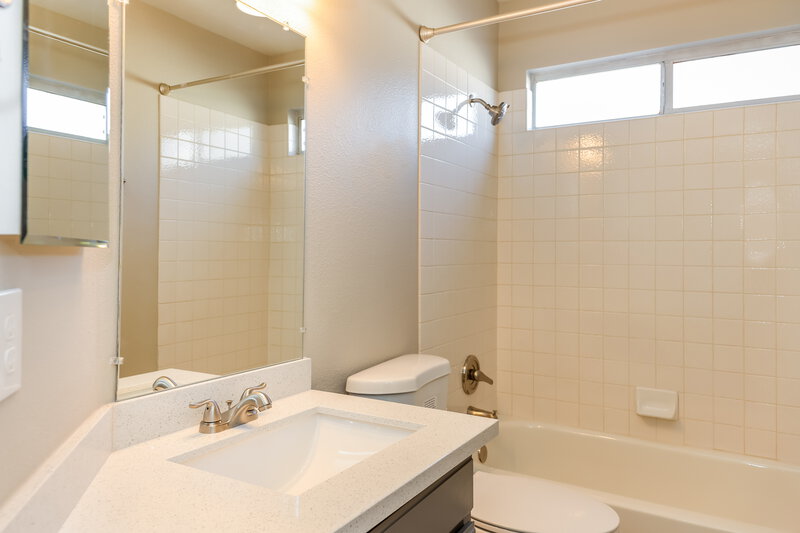 2,265/Mo, 405 Rocky Rd Henderson, NV 89015 Bathroom View