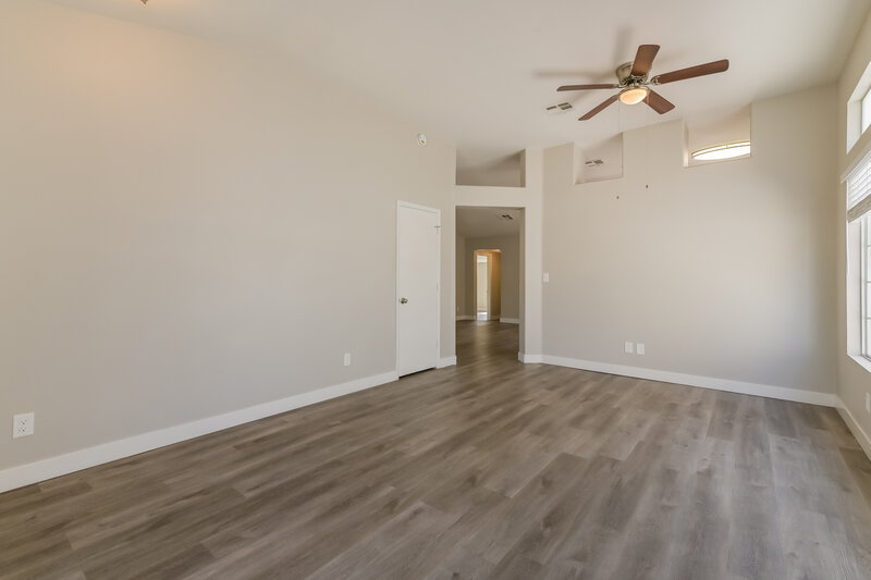 2,470/Mo, 801 Zinnia Cir Henderson, NV 89015 Living Room View 2